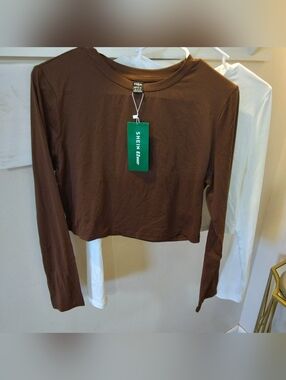 Bundle SHEIN Brown And White Long Sleeve Cropped Tee Top